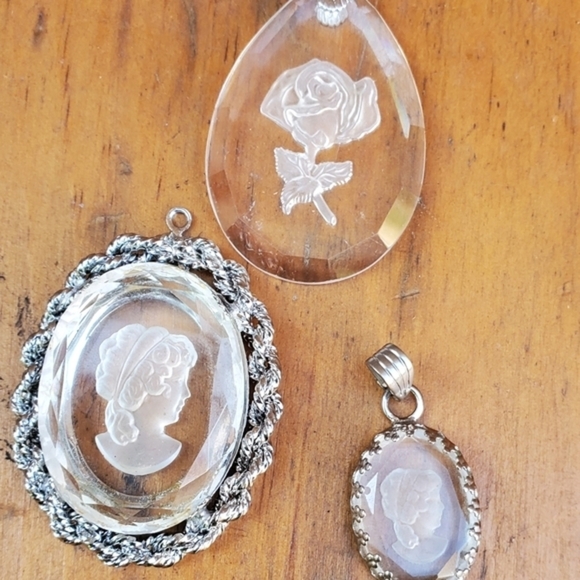 Reverse carved vintage pendants‎ - Picture 1 of 6